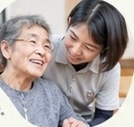 高齢者に寄り添う職員
